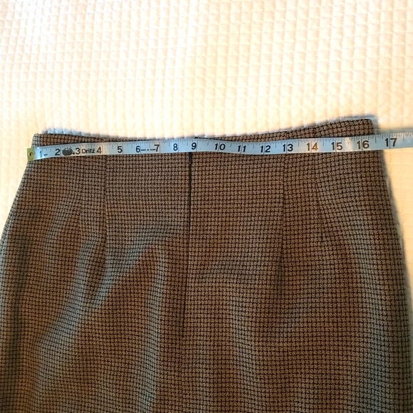 Jones New York Women's Wool Skirt, Gray and black checkered, US size 14 - Picture 5 of 7